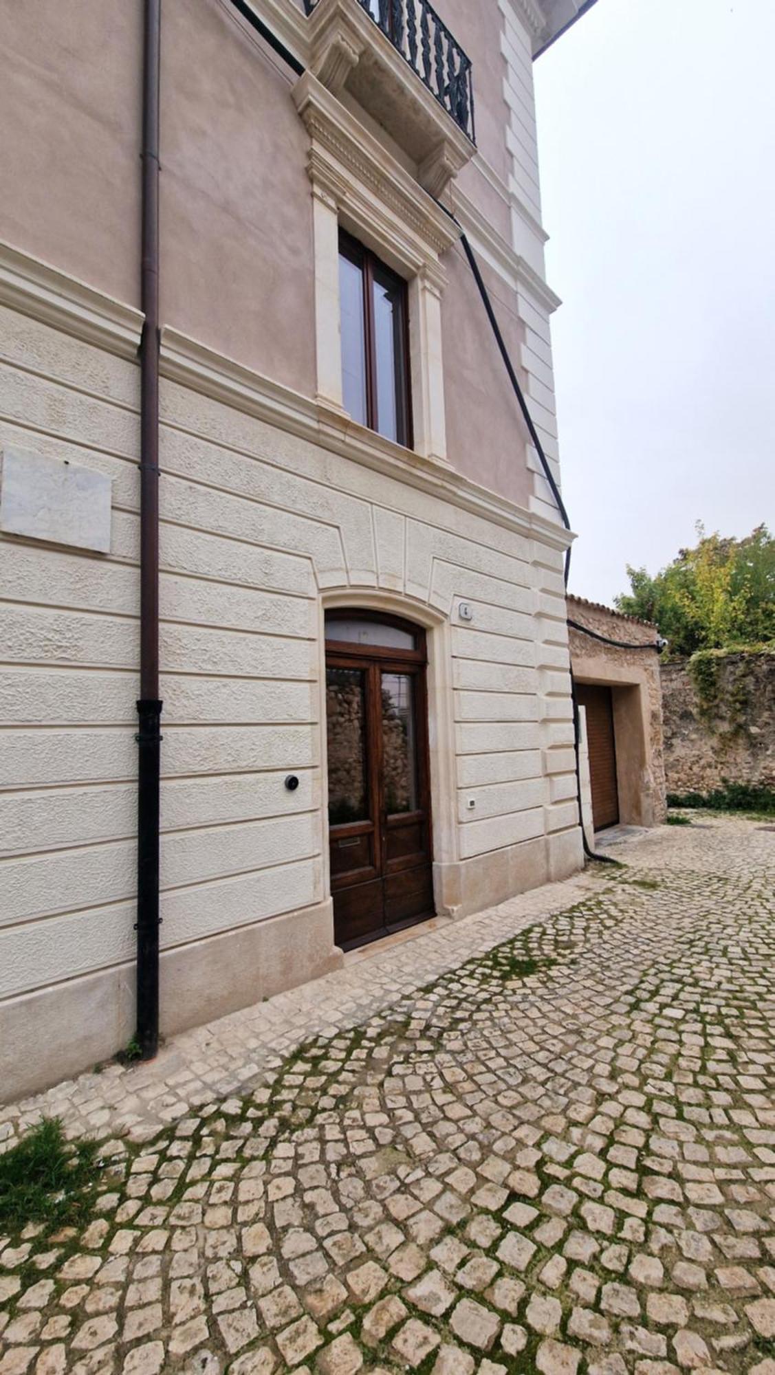 Dimora Adelfina - L'Aquila Centro Villa ภายนอก รูปภาพ